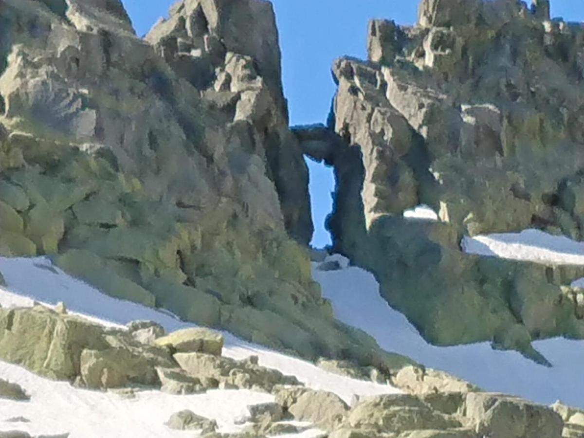 Cara Norte De Gredos Hoyos del Espino Kültér fotó